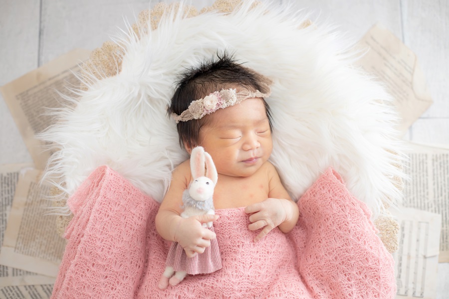 新生児期の特別な瞬間を写真に：ニューボーンフォトがもたらす幸せ