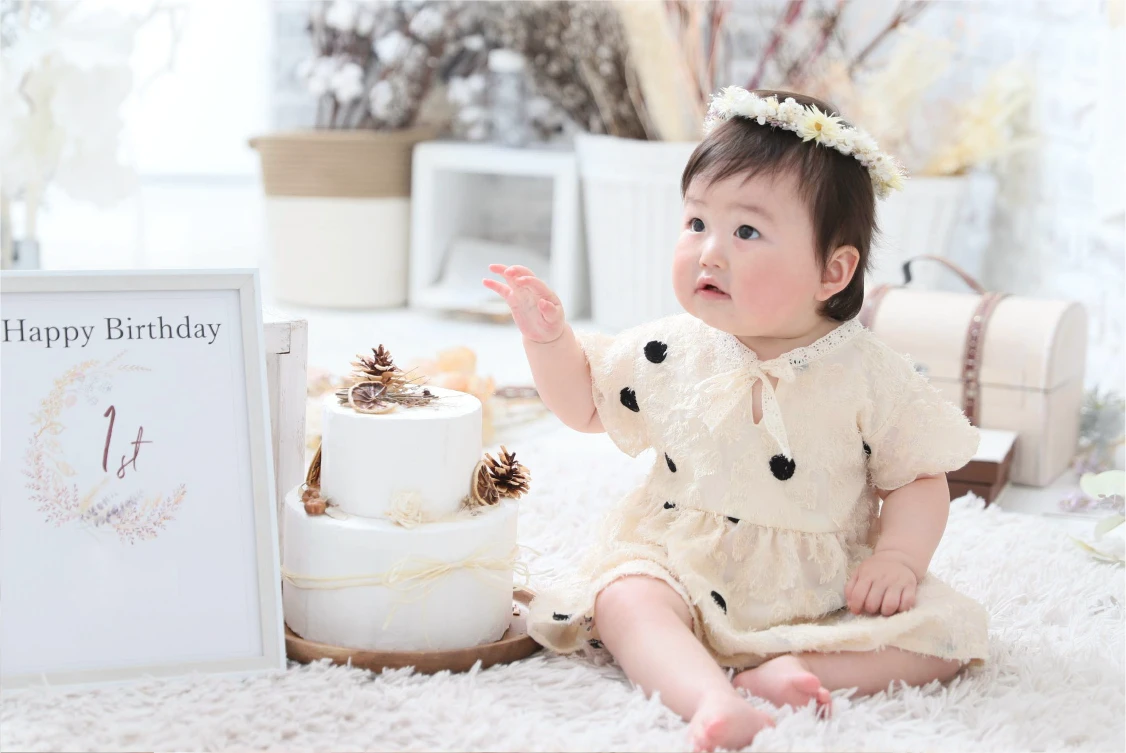 バースデーフォトの選ばれる理由：かわいい小物や衣装で撮影